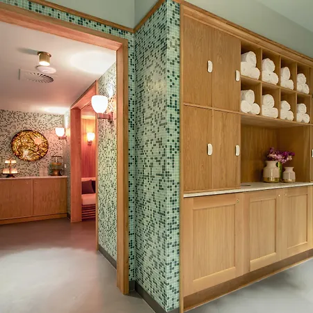 The July - Twenty Eight 4* Amesterdão