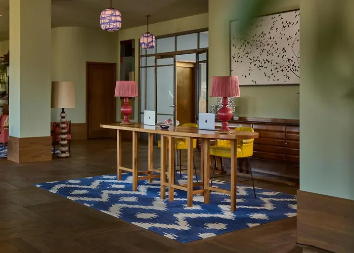 The July - Twenty Eight Отель