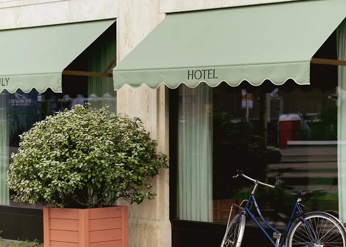 Отель The July - Twenty Eight 4*