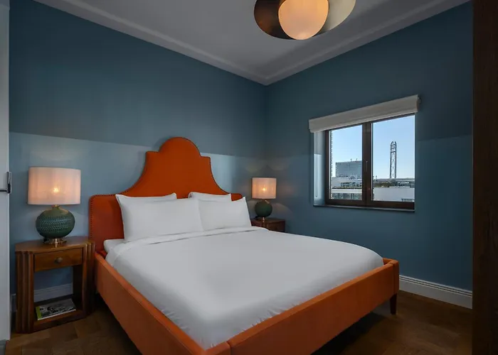 The July - Twenty Eight Отель