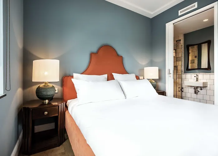 The July - Twenty Eight Отель